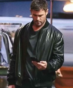 Shop Chris Hemsworth Crime 101 Black Jacket