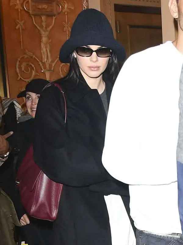 Buy Los Angeles Kendall Jenner Black T-Shirt